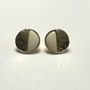 Vintage Women’s Gold Tone and Ivory Split Stud Clip on Earrings Costume Jewlery